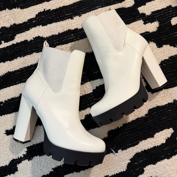 X2B Shoes - White Platforms Booties NWOT